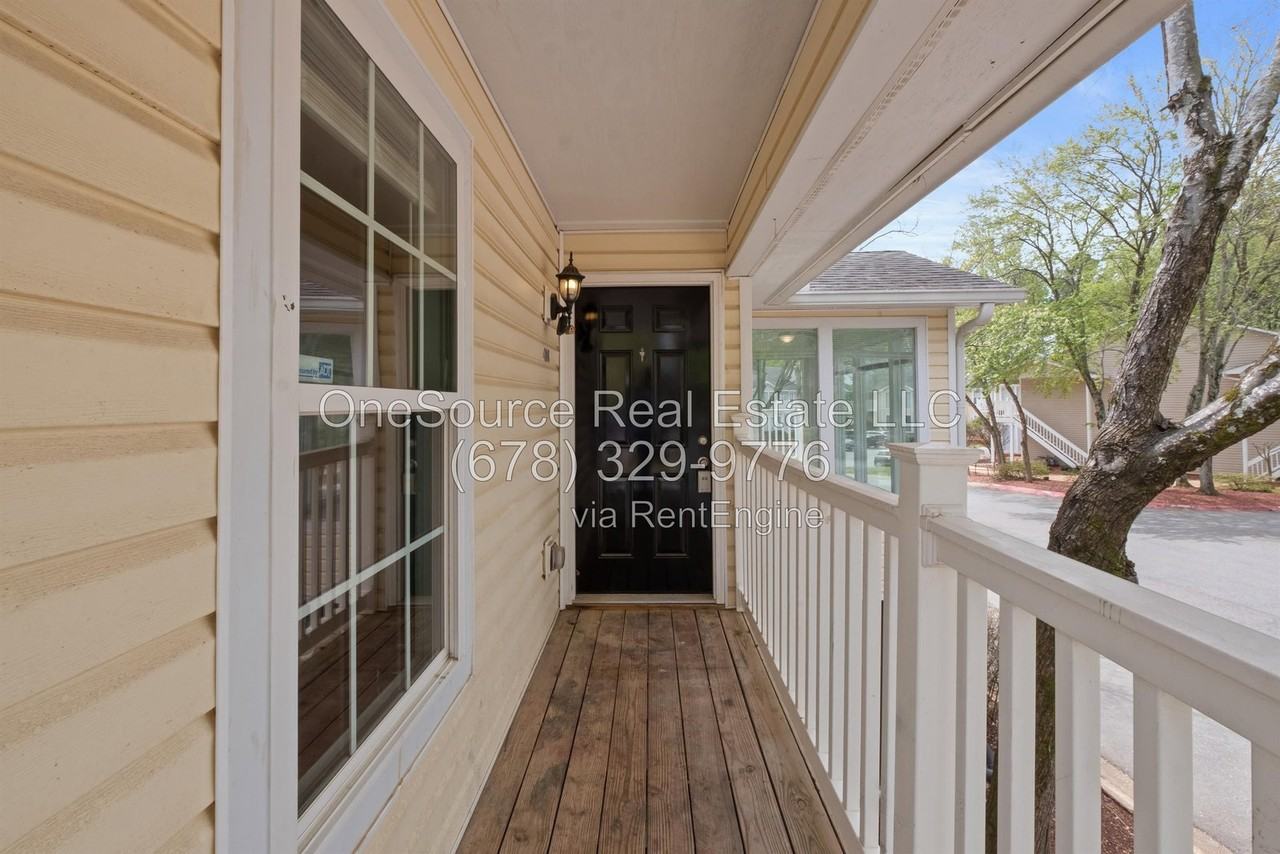 404 Augusta Dr - Photo 4 of 24
