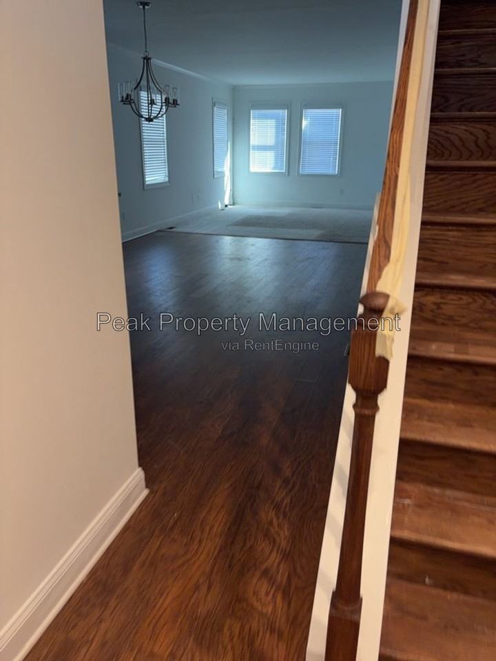 1529 N 31st St - Photo 2 of 3