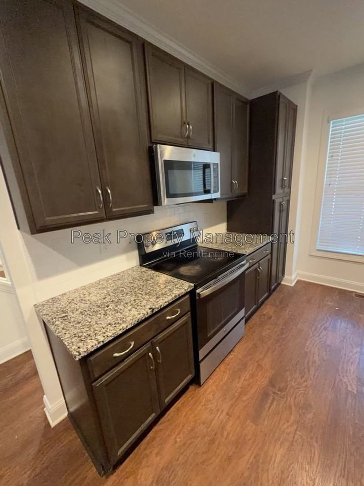 1529 N 31st St - Photo 3 of 3