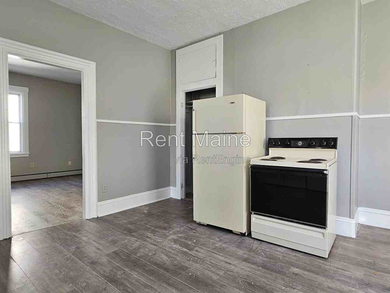139 Oak St #2F - Photo 3 of 8
