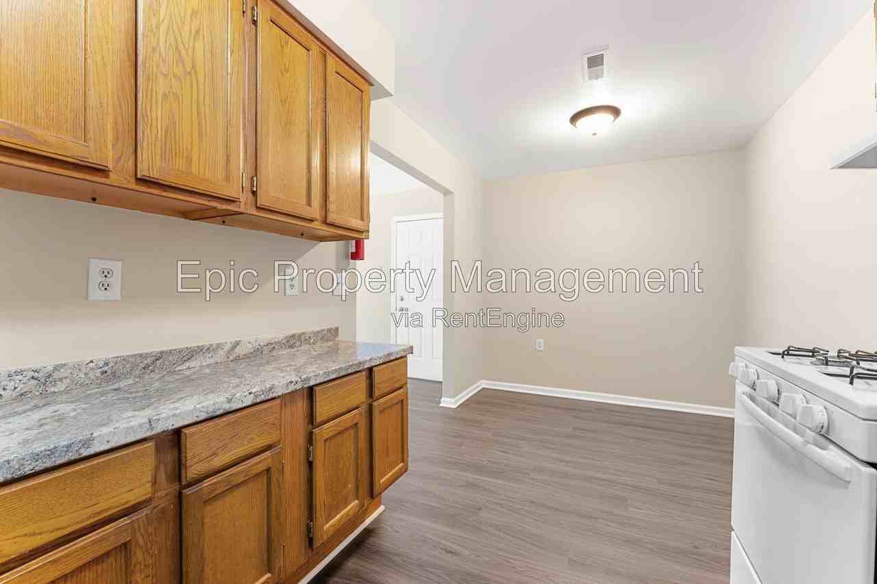 2700 6th St #202A - Photo 2 of 11