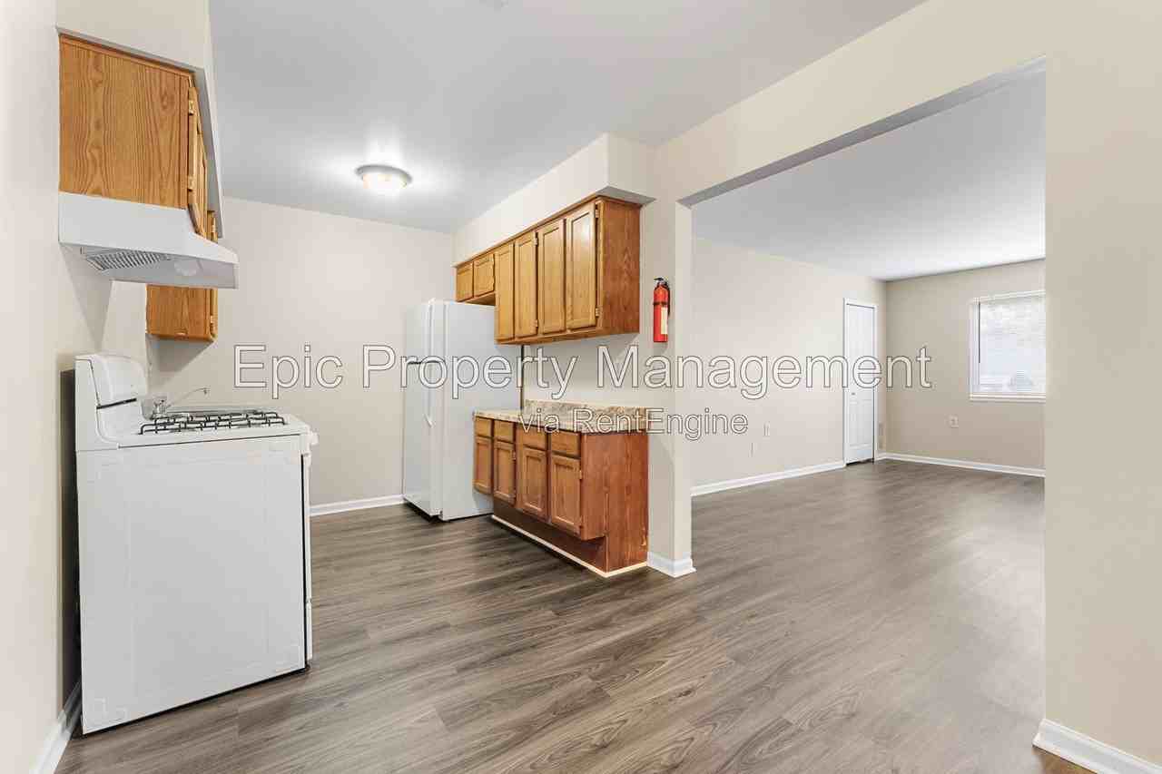 2700 6th St #202A - Photo 3 of 11