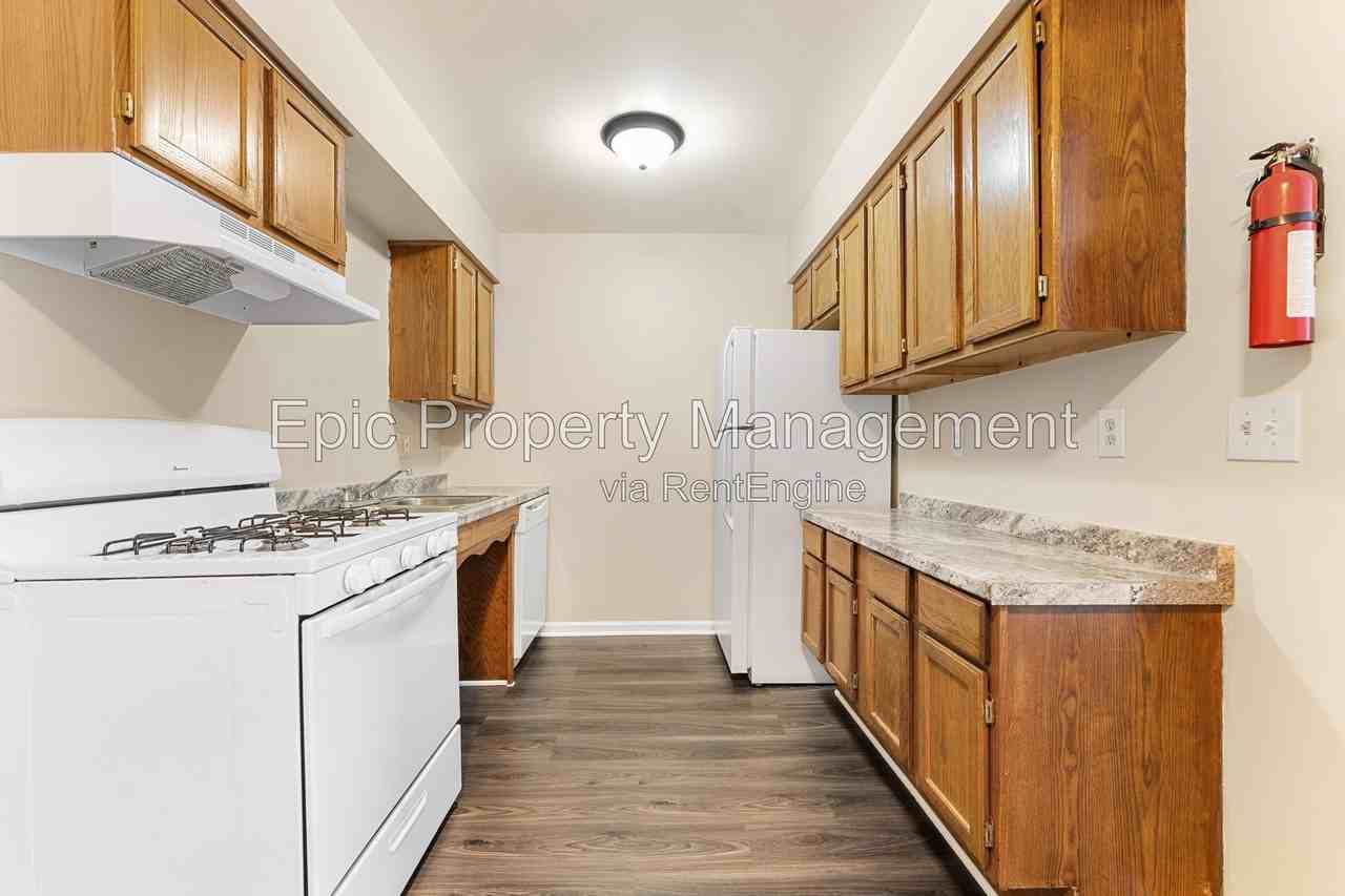 2700 6th St #202A - Photo 4 of 11