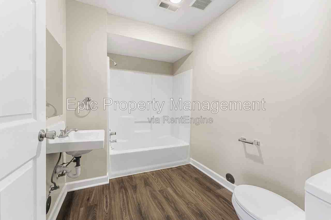2700 6th St #202A - Photo 5 of 11