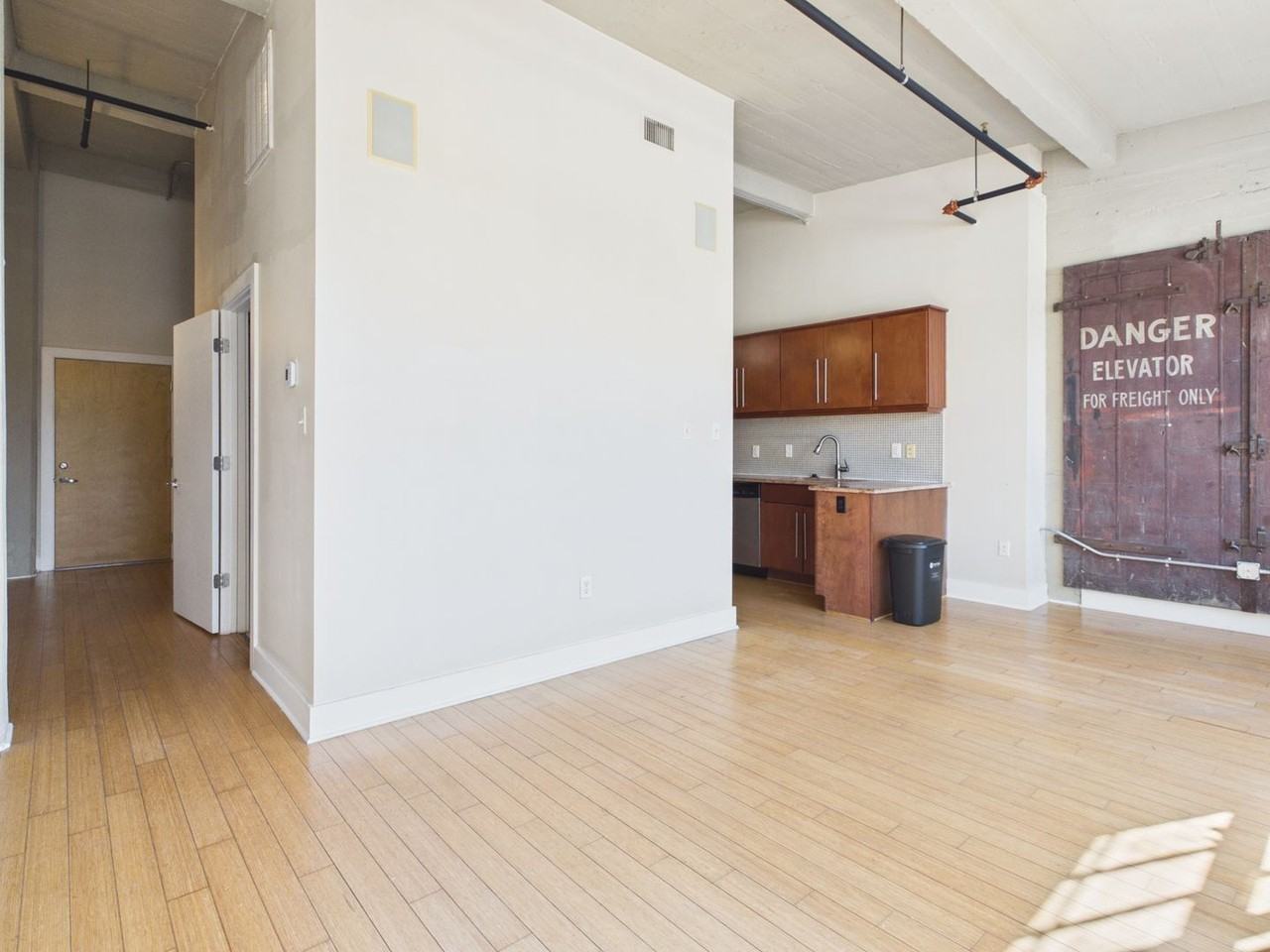 815 Perry St #308 - Photo 4 of 16