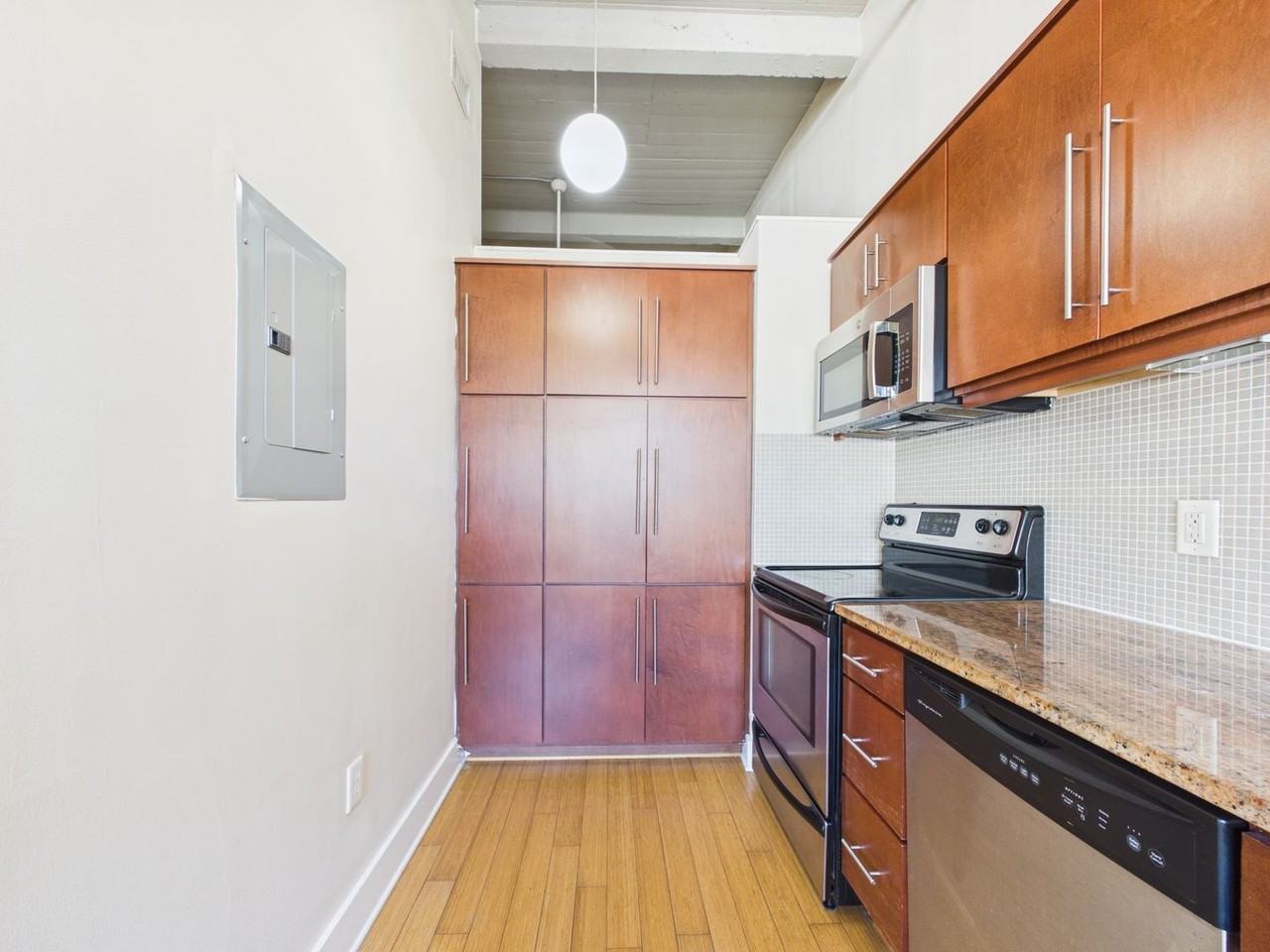 815 Perry St #308 - Photo 7 of 16