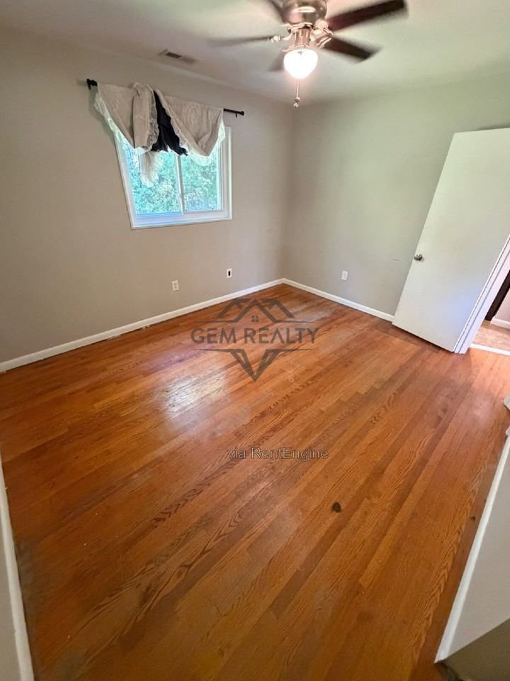 18901 Barnette Cir - Photo 5 of 36