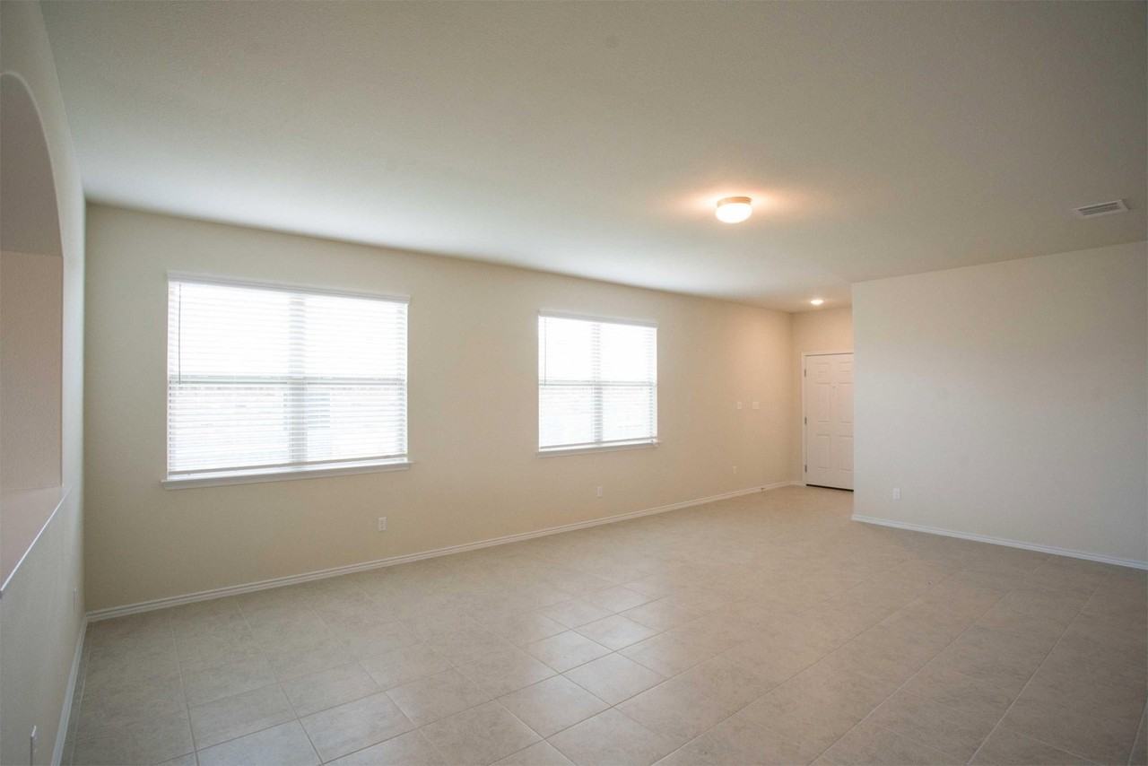 728 Coltrane Dr - Photo 4 of 29