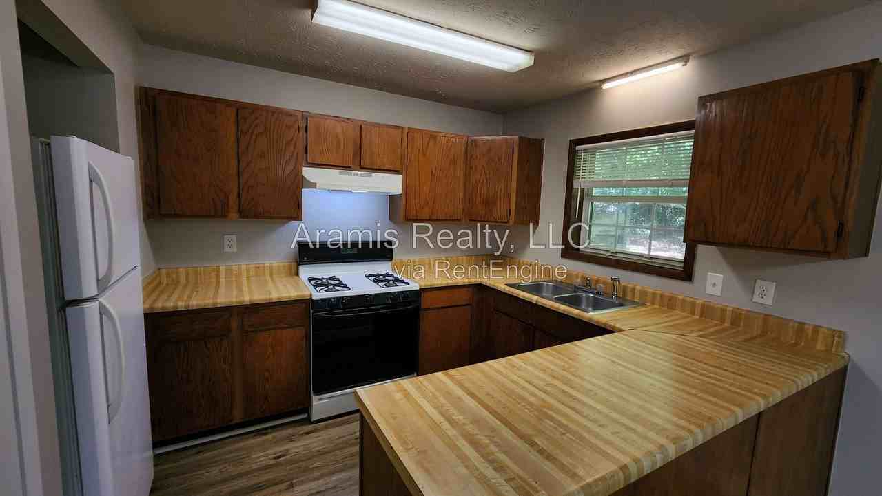 2322 Highpoint Rd #1 - Photo 4 of 13