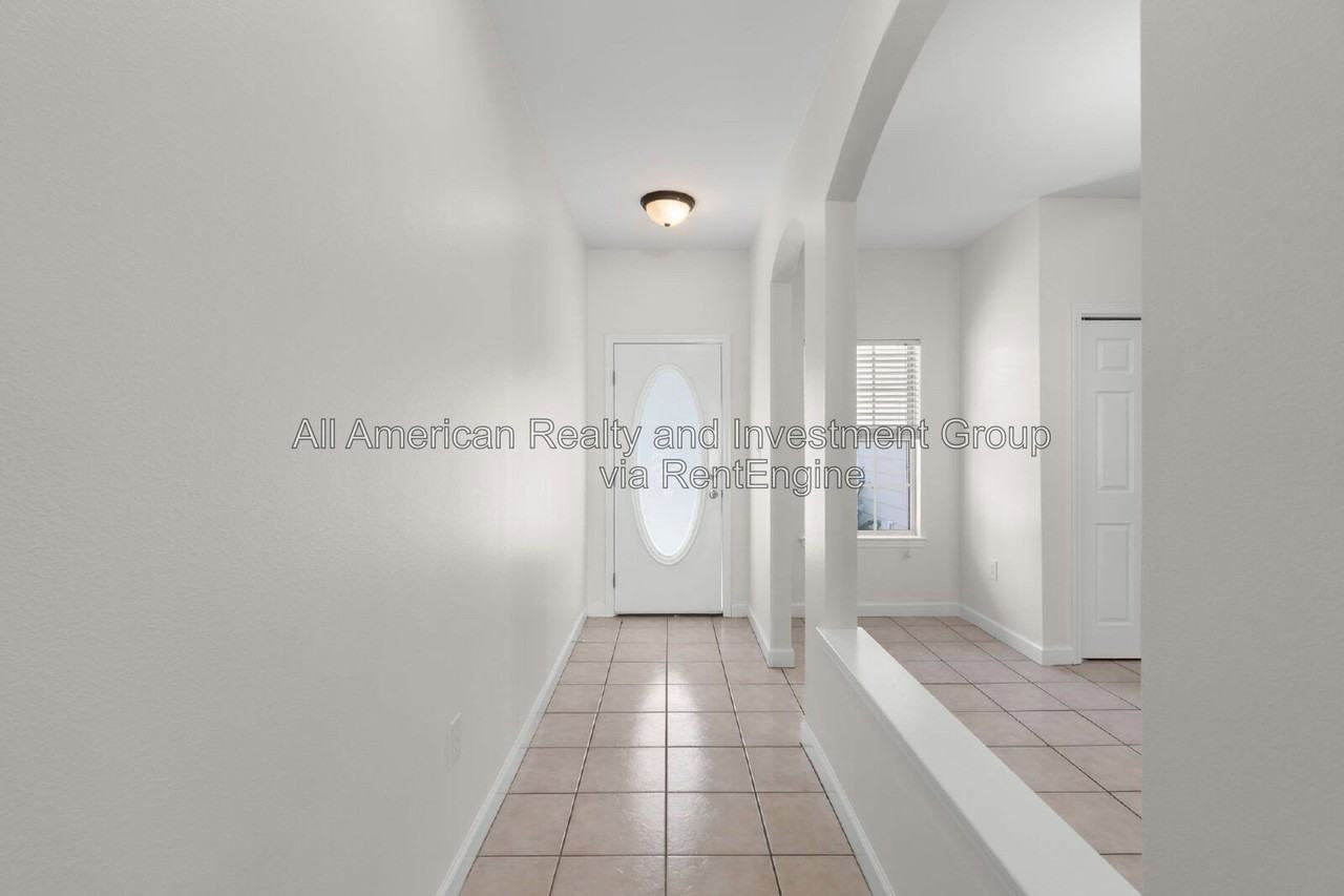 20 Trevor Dr - Photo 3 of 22