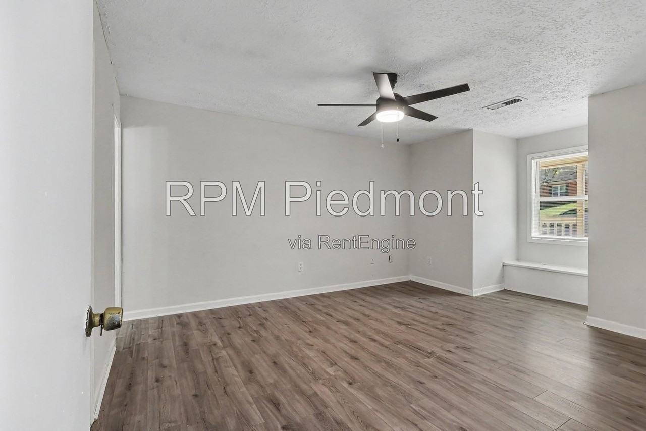1159 Summer Brook Rd - Photo 4 of 31