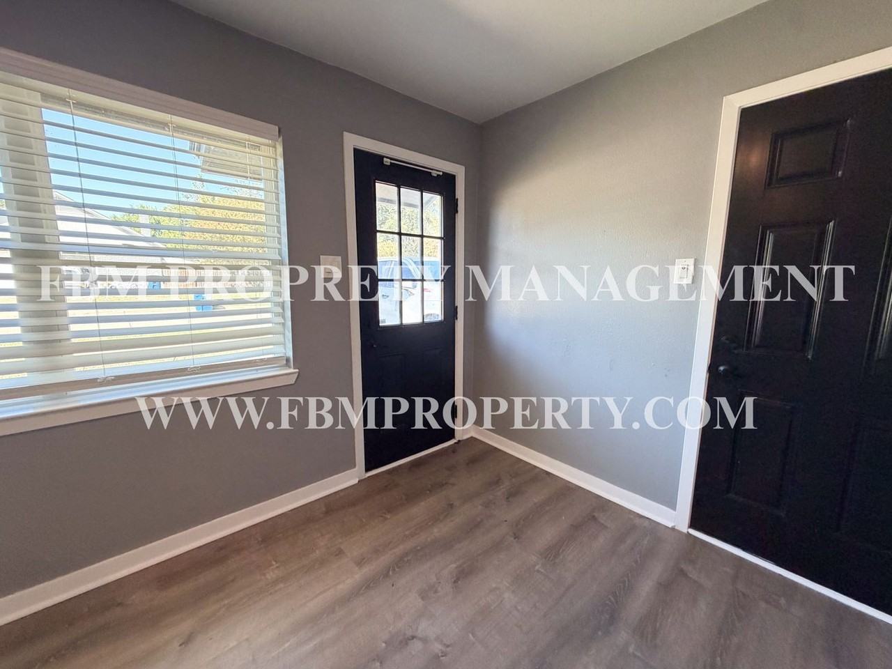 1104 Williamsburg Dr - Photo 3 of 24