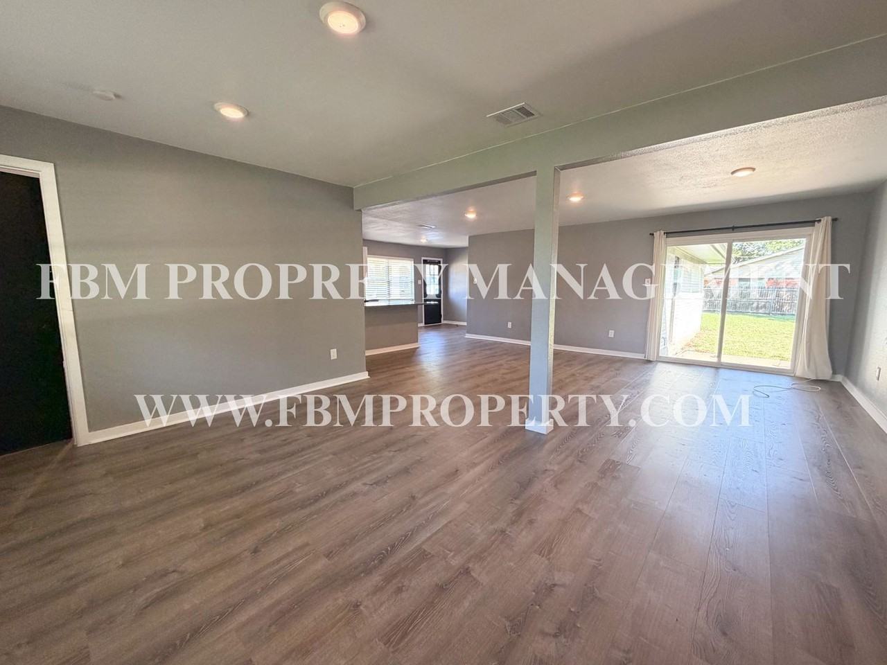 1104 Williamsburg Dr - Photo 4 of 24