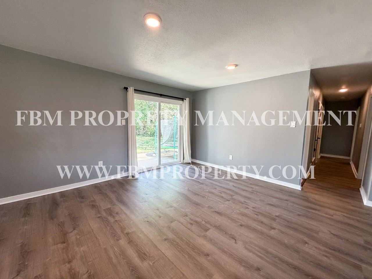 1104 Williamsburg Dr - Photo 5 of 24