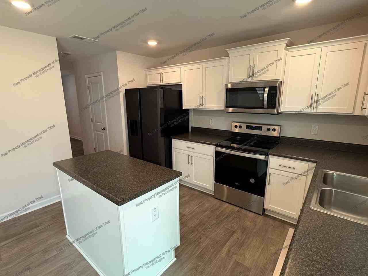 4712 Black Forest Dr - Photo 6 of 22