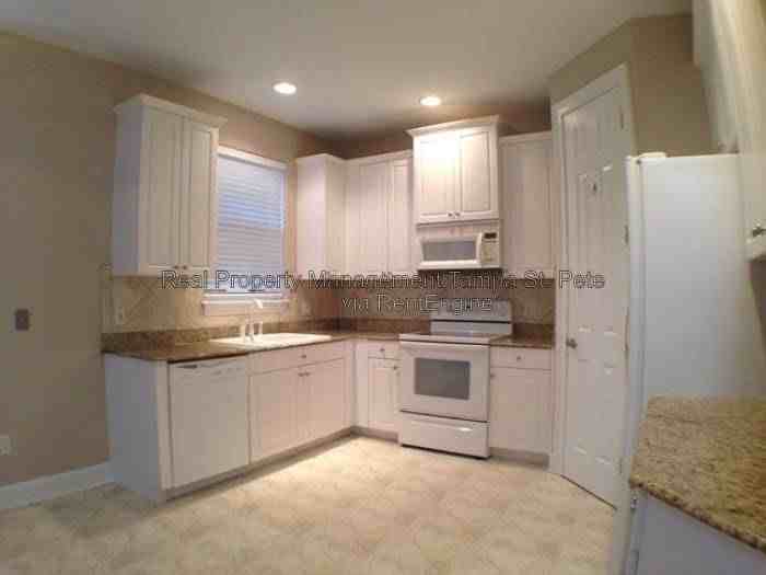 11613 Highbury Way - Photo 3 of 24