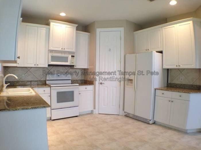 11613 Highbury Way - Photo 4 of 24