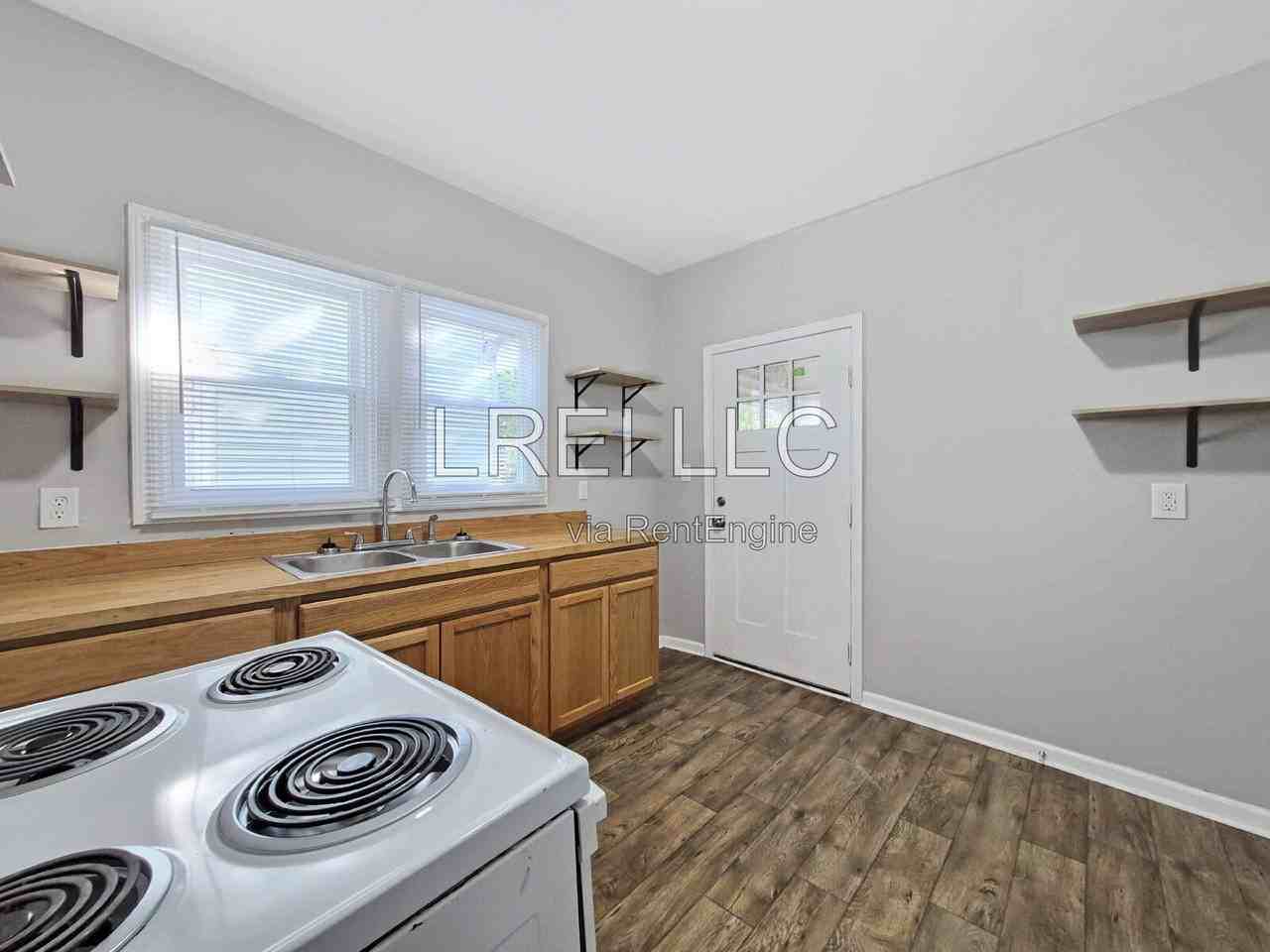 664 S 37th St - Photo 4 of 15