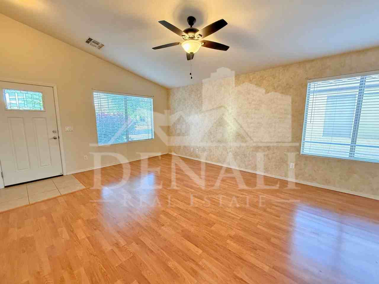 10903 E Diamond Ave - Photo 4 of 19