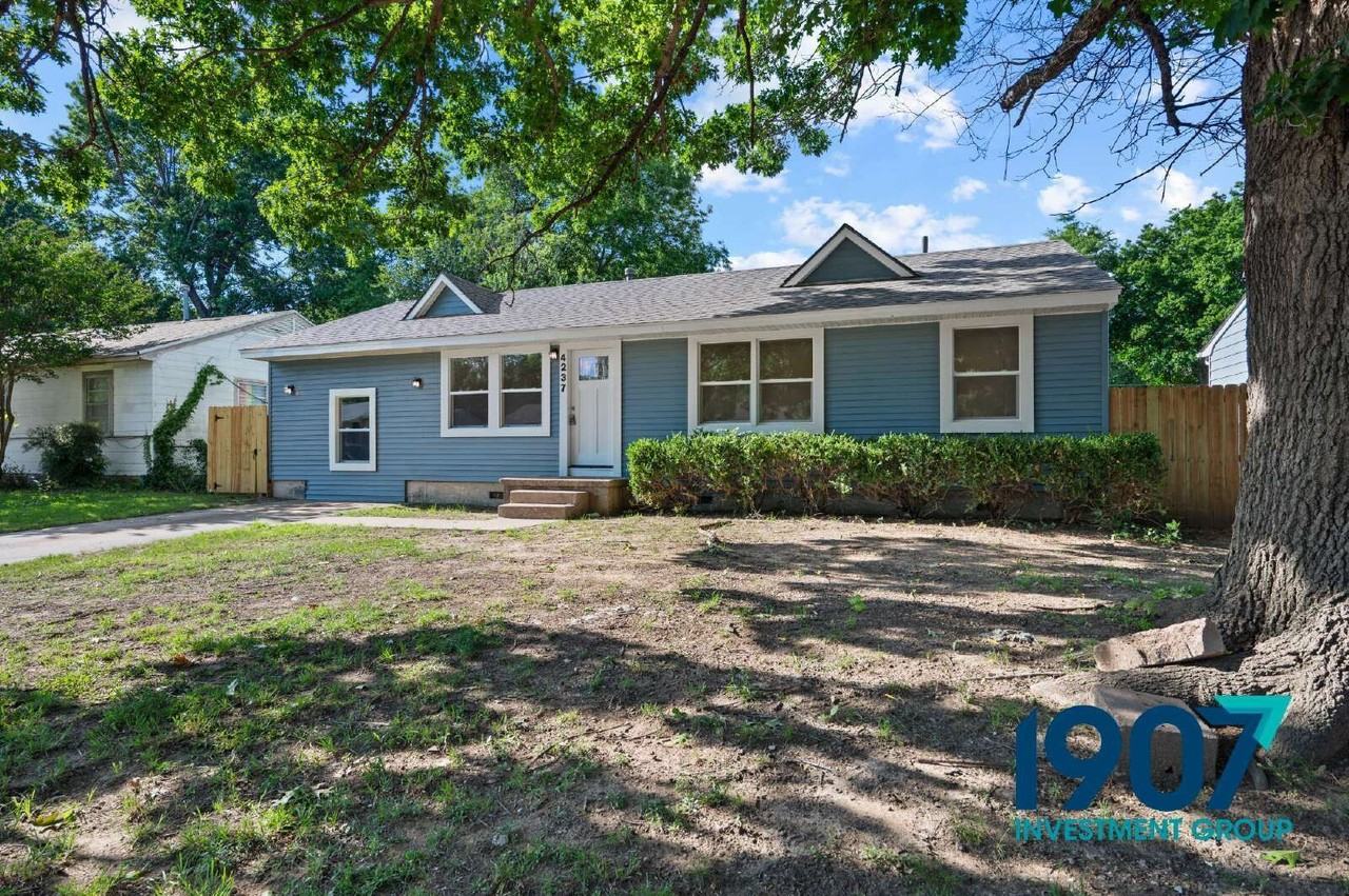 4237 E Young Pl - Photo 4 of 31