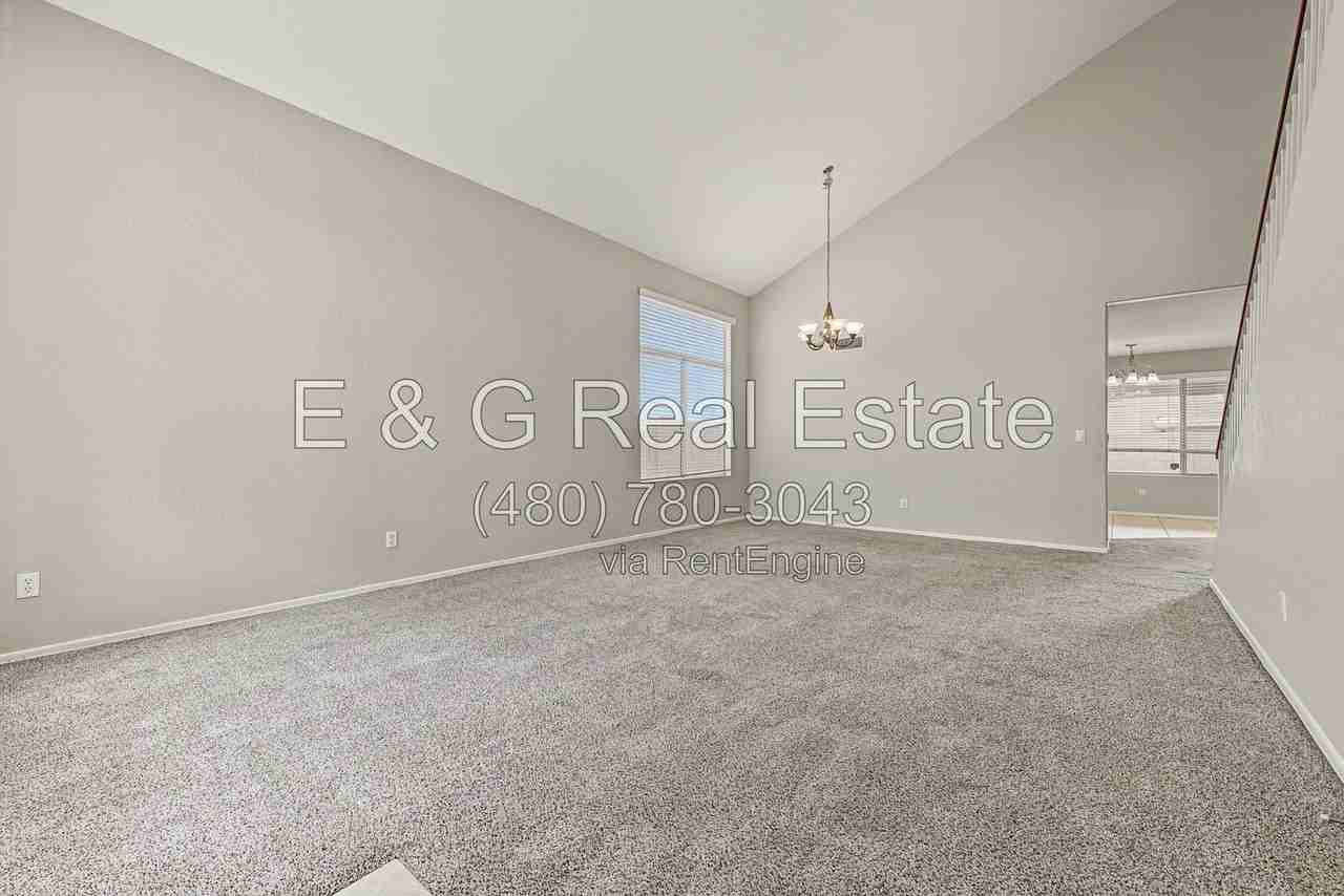 115 W Sagebrush St - Photo 7 of 31