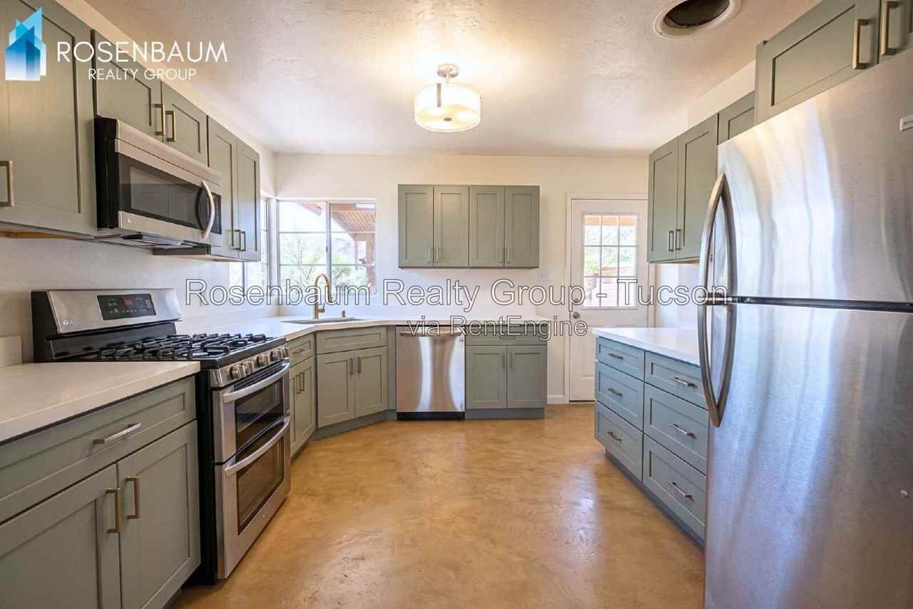 5018 E 18th St - Photo 3 of 17