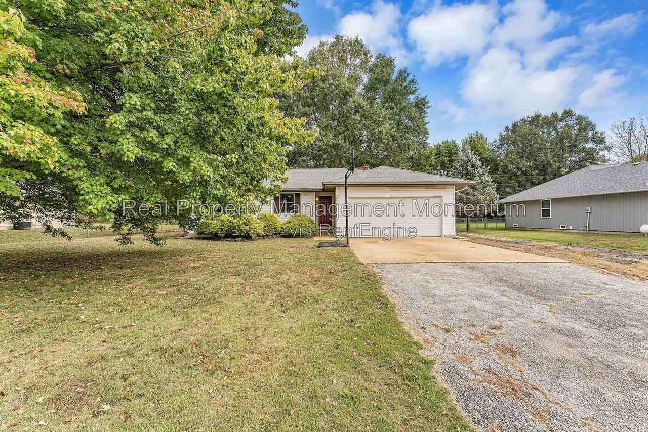320 N Old Orchard Dr - Photo 2 of 30