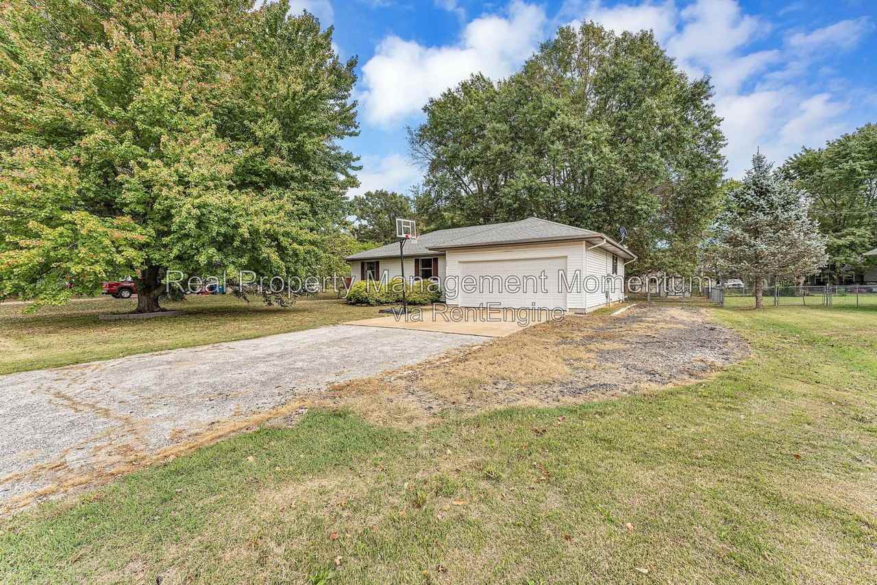 320 N Old Orchard Dr - Photo 4 of 30