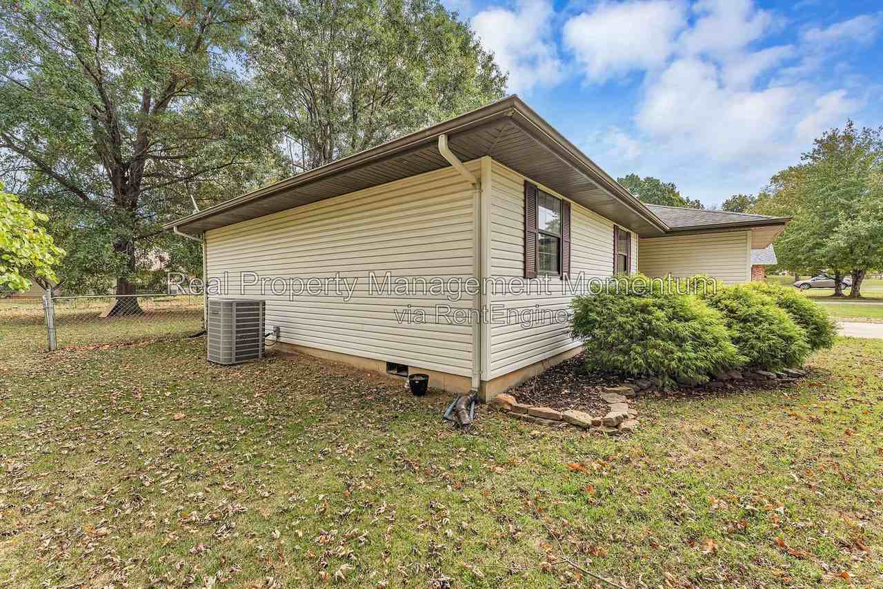 320 N Old Orchard Dr - Photo 6 of 30