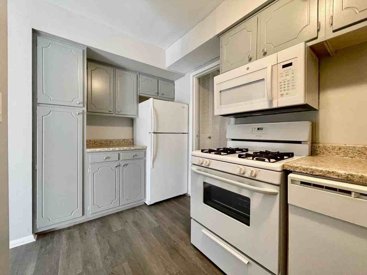 511 Knapp St Ne #7 - Photo 7 of 15