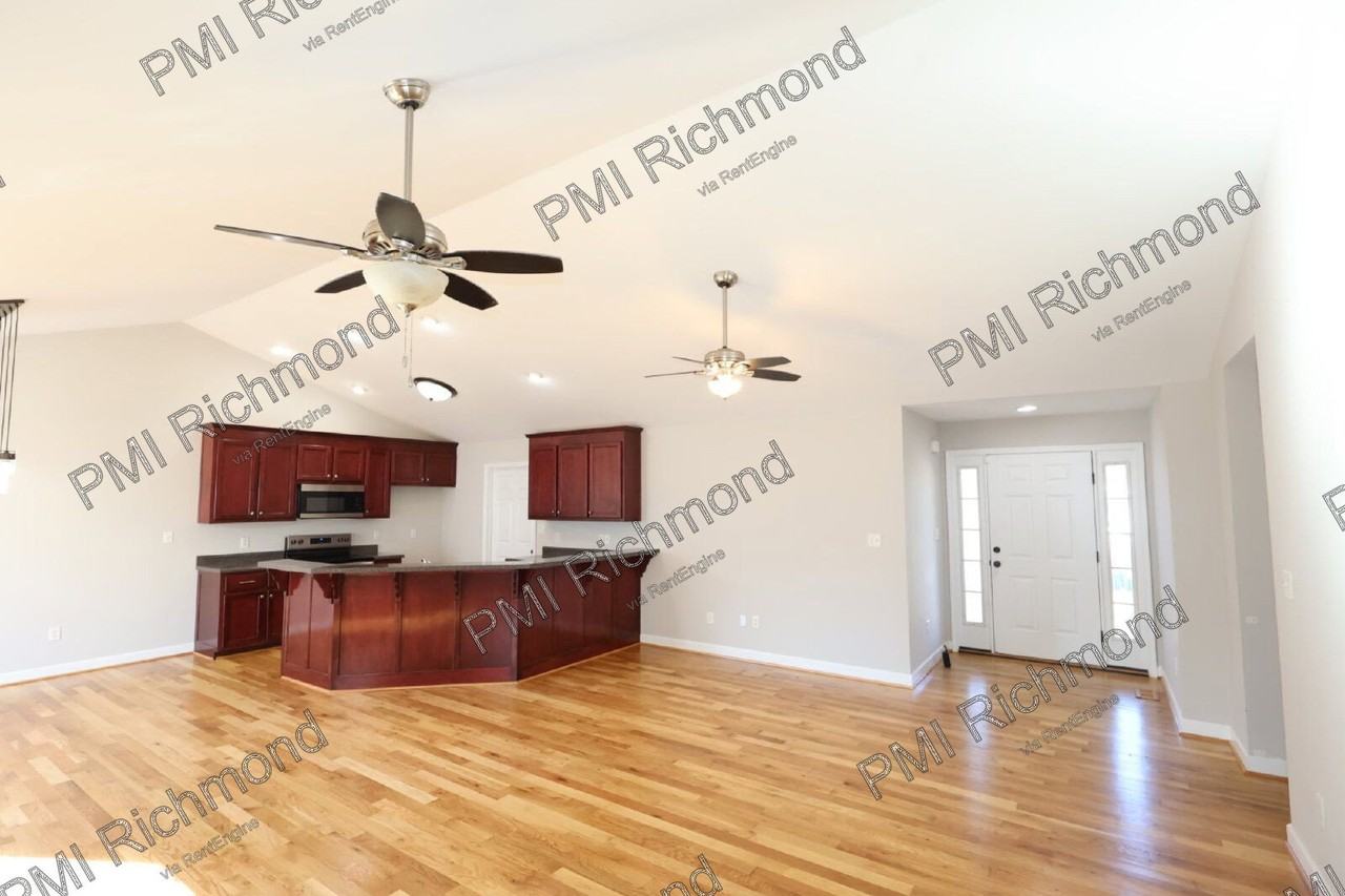 101 Wilkshire Ct - Photo 5 of 27