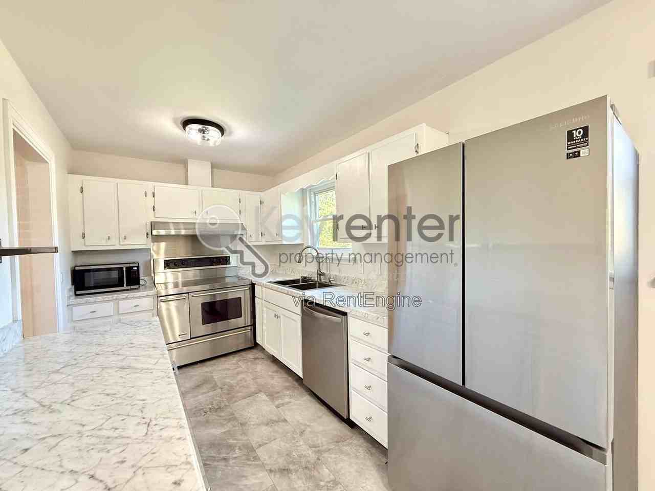 745 Munro Rd - Photo 4 of 18