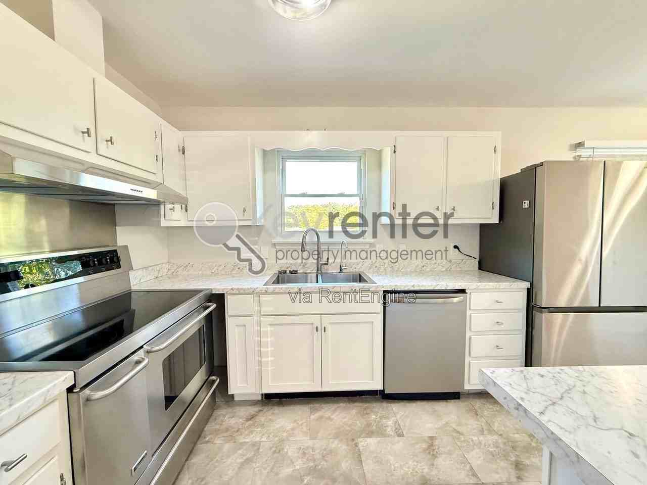 745 Munro Rd - Photo 5 of 18