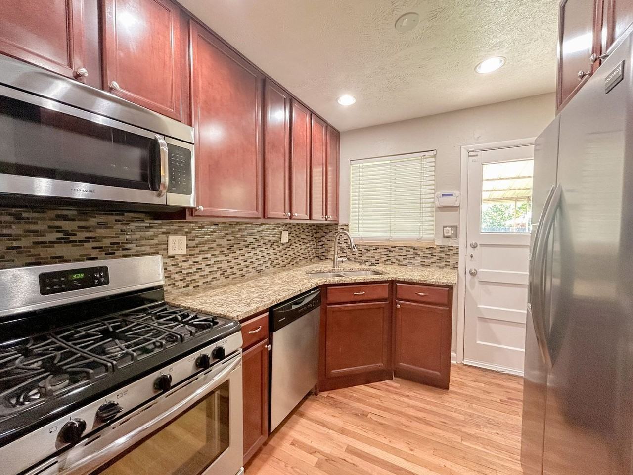 3050 Locust St - Photo 3 of 21