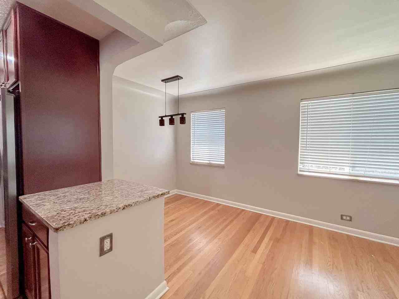 3050 Locust St - Photo 5 of 21