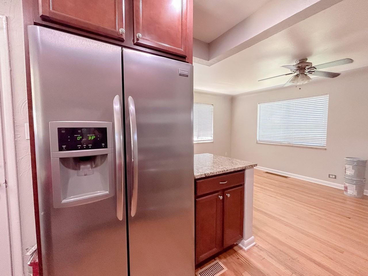 3050 Locust St - Photo 6 of 21