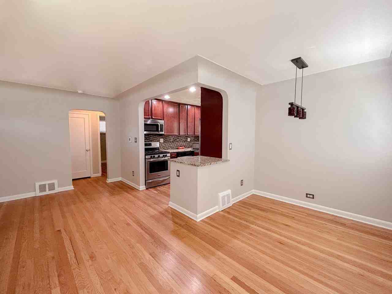 3050 Locust St - Photo 7 of 21