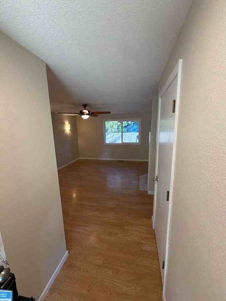 88075 6th St - Photo 2 of 28