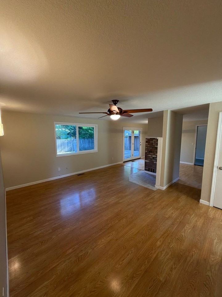 88075 6th St - Photo 3 of 28