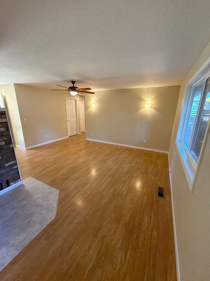 88075 6th St - Photo 5 of 28