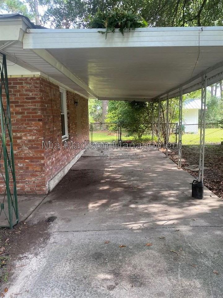 12 Sheridan Dr - Photo 2 of 14