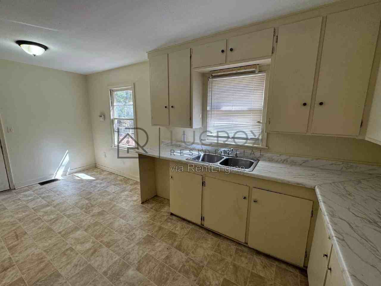 2786 Brookwood Dr - Photo 4 of 9