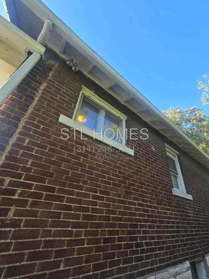 6155 Sherry Ave - Photo 2 of 50