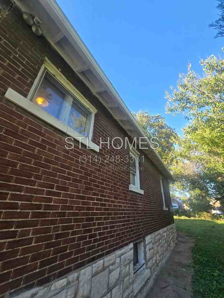 6155 Sherry Ave - Photo 3 of 50