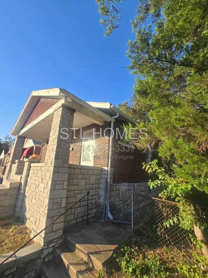 6155 Sherry Ave - Photo 6 of 50