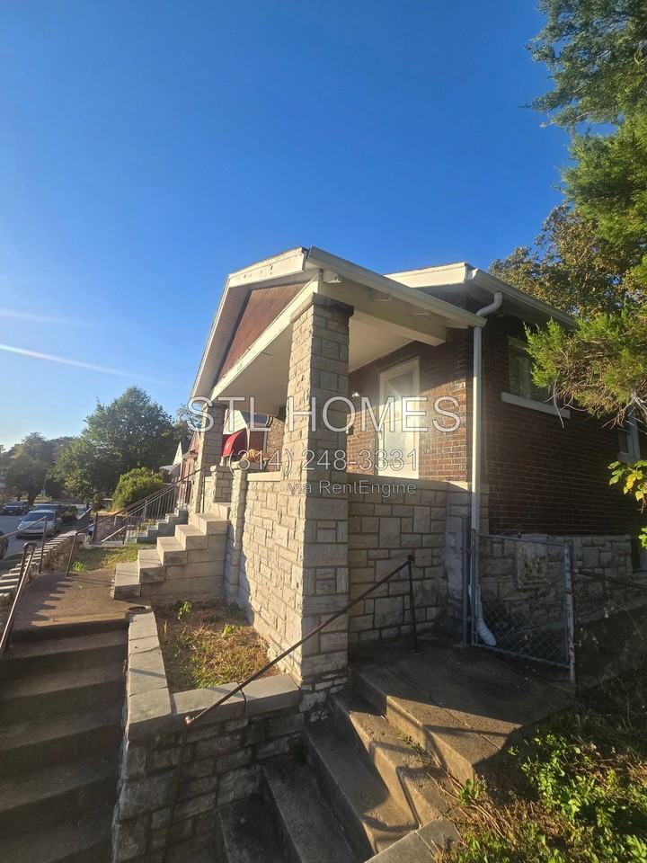 6155 Sherry Ave - Photo 7 of 50