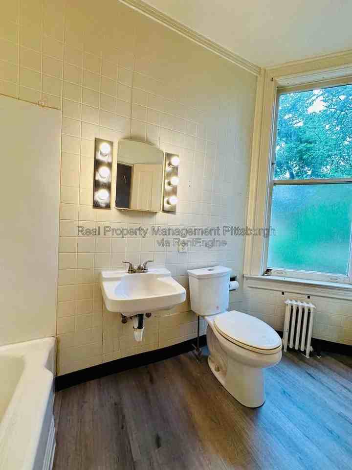 504 Coal St #1 - Photo 4 of 11