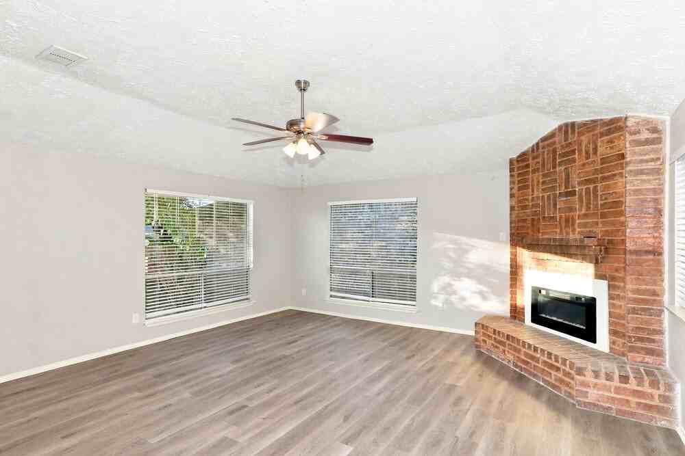 3915 Vineyard Dr - Photo 4 of 17