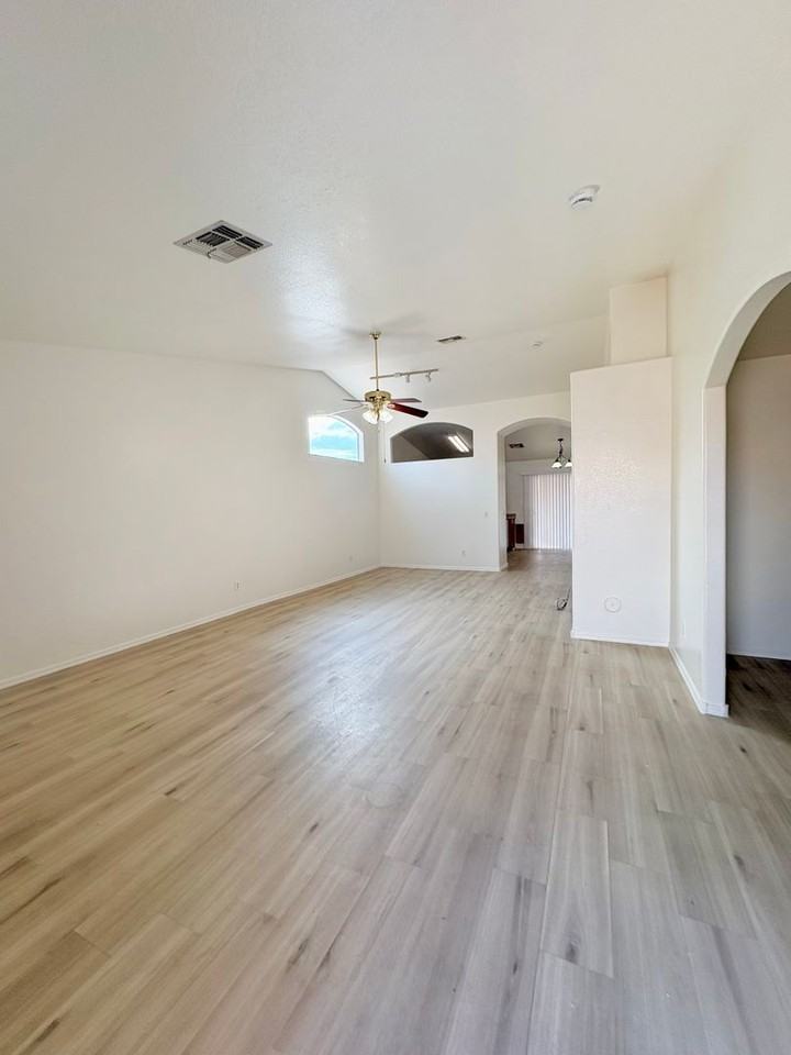 2018 S Rennick Dr - Photo 3 of 28