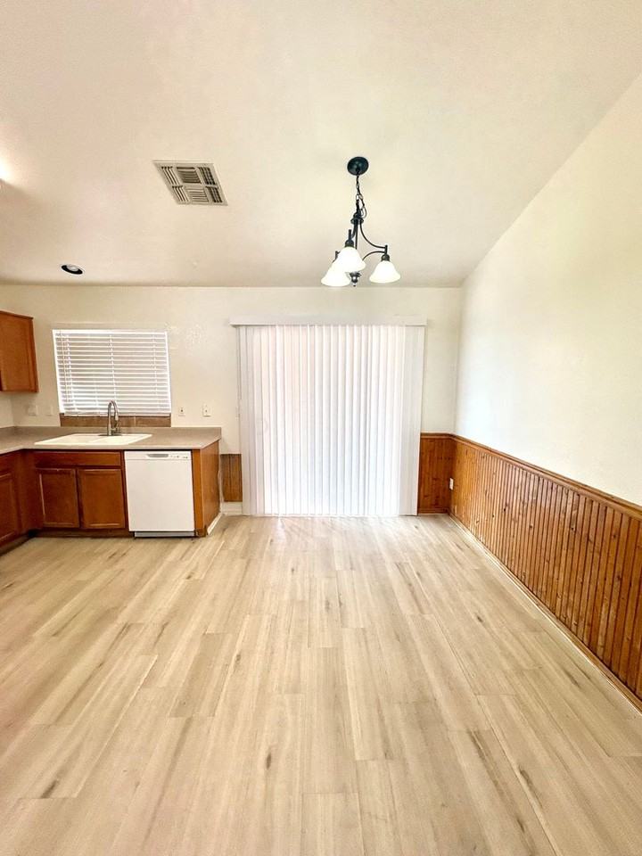2018 S Rennick Dr - Photo 7 of 28